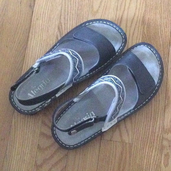 Like New Alegria Sandals